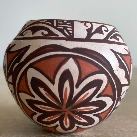 Miniature Zuni Heart Line Deer Olla - Picture 2 of 14